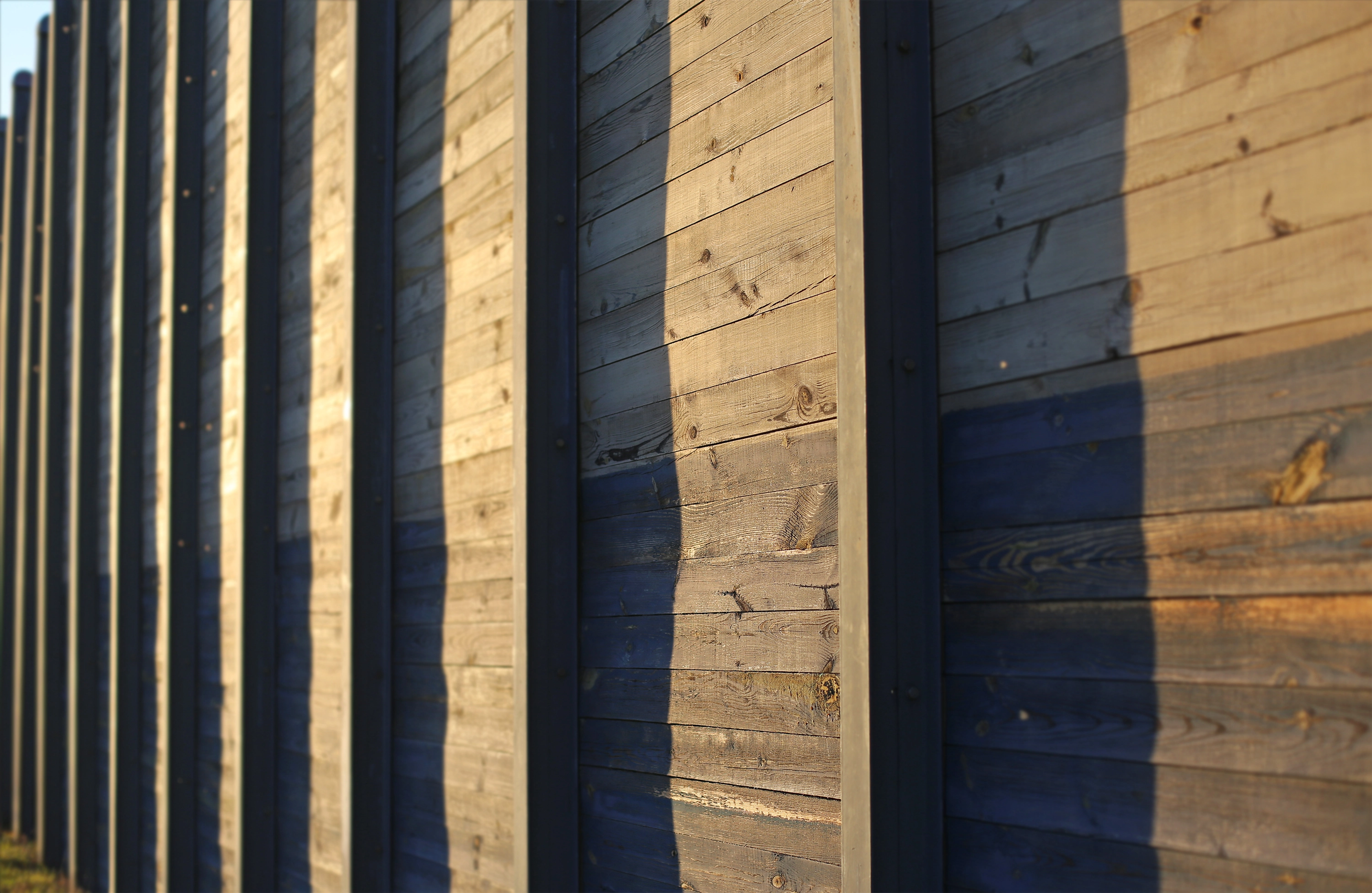 Horizontal board fence installed by Eastern Decks, East Auckland fence builder
