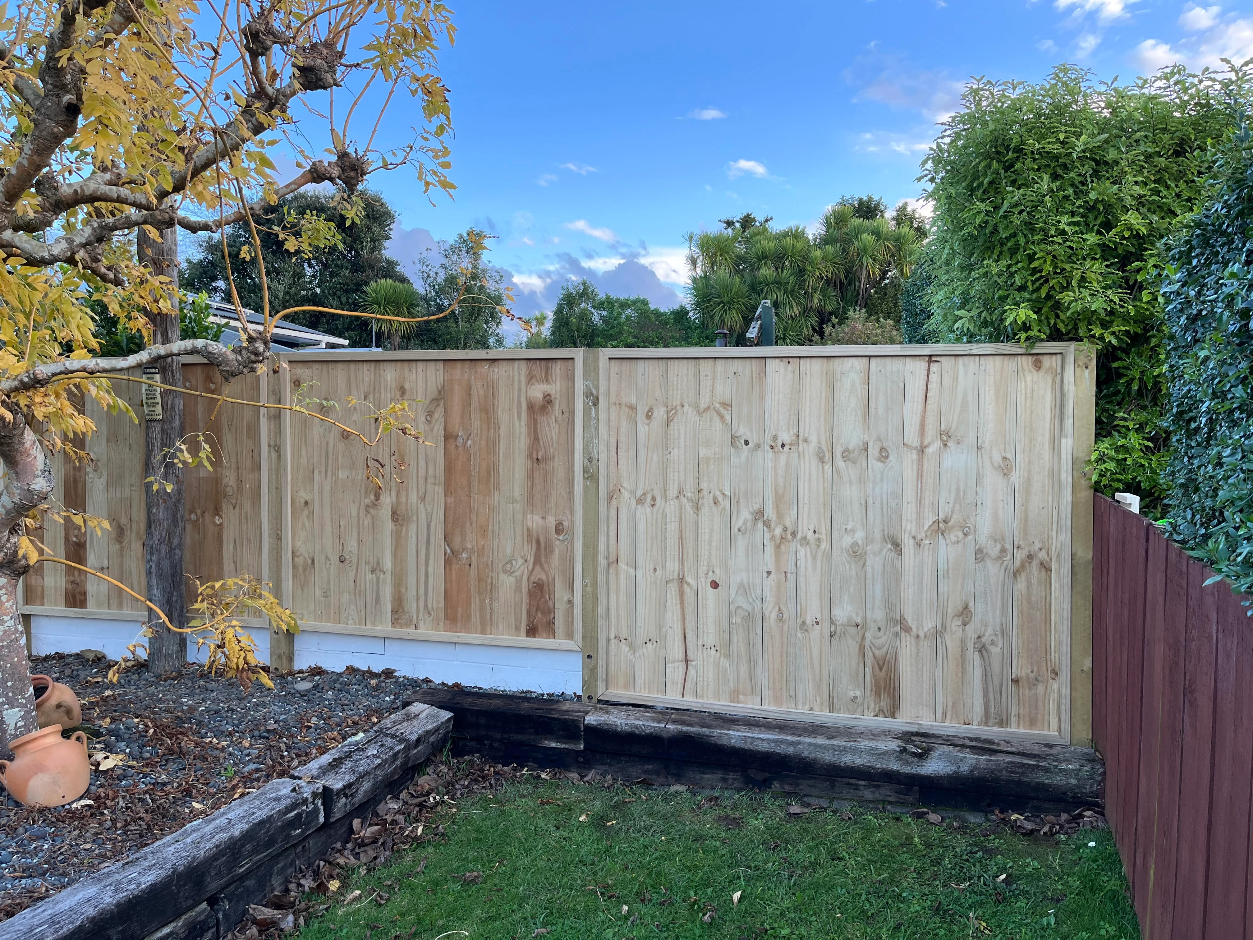 Timber paling fence installed by Eastern Decks, East Auckland fence builder